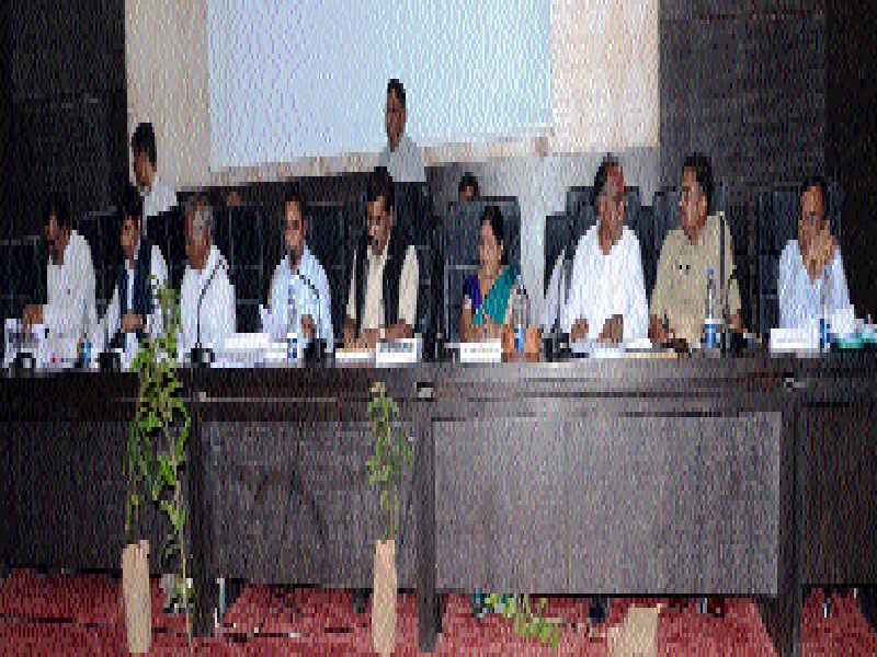 Dissation was discussed in the meeting of the Hingoli DPC | हिंगोली डीपीसीच्या बैठकीत दुष्काळावरील चर्चा गाजली