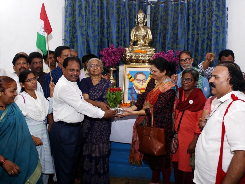 Sindhudurg: Fight for Right to Constitution: Medha Patkar, Welcome to Samman Yatra in Kankavali | सिंधुदुर्ग  : संविधानाचा आधार घेऊन हक्कासाठी लढा : मेधा पाटकर, कणकवलीत सन्मान यात्रेचे स्वागत