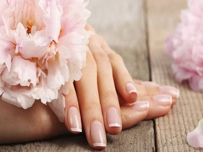 Increase the beauty of your nails at home | आता पार्लरपेक्षा कमी पैशांत घरच्या घरी हातांचं सौंदर्य वाढवा!