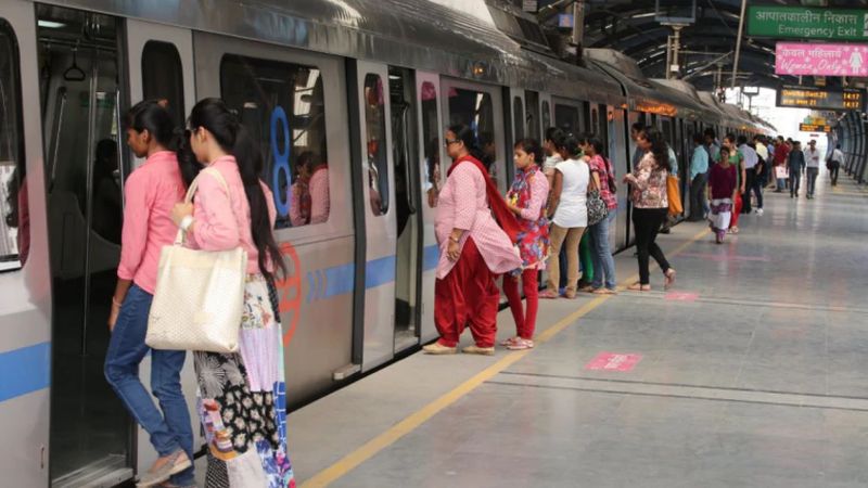 corona virus: Metro service shut down on public curfew, Delhi government's big decision | corona virus : 'जनता कर्फ्यू'दिनी मेट्रो सेवा बंद, दिल्ली सरकारचा मोठा निर्णय