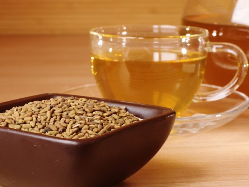 Body pain or period pain will remove this unique methi tea | मासिक पाळीच्या वेदना दूर करतो 'हा' खास चहा!