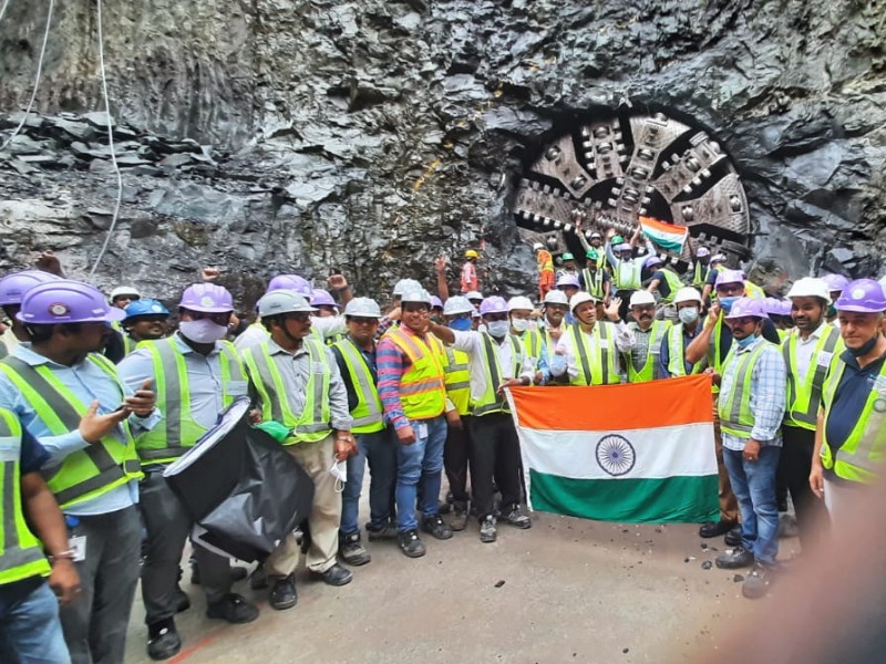 The first tunnel of Pune Metro reached Peth underground station on Wednesday | पुण्यातील मेट्रोचा पहिला बोगदा बुधवार पेठ भुयारी स्थानकापर्यंत पोहोचला
