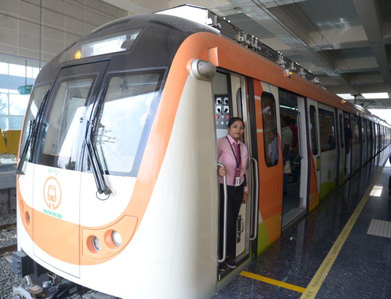 In Nagpur first 'Joy Ride' of Metro | नागपुरात मेट्रोची पहिली ‘जॉय राईड ’