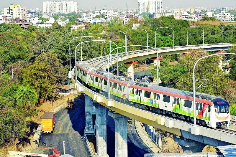 Nagpur Metro to run on up-down from Friday | नागपुरात मेट्रो अप-डाऊनवर शुक्रवारपासून धावणार