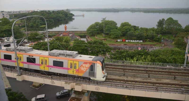 Metro train runs in Nagpur after seven months | नागपुरात सात महिन्यानंतर धावली मेट्रो रेल्वे 
