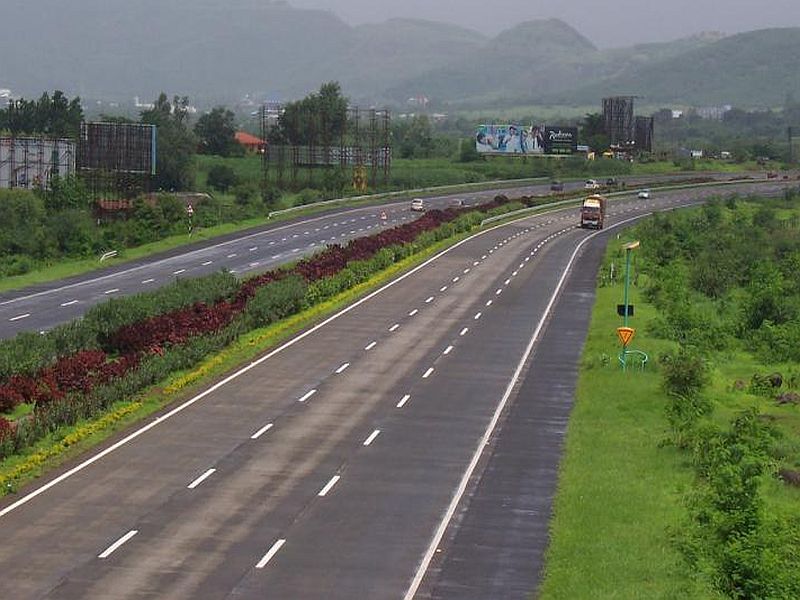 Make Mumbai-Goa National Highway free from encroachment | मुंबई-गोवा राष्ट्रीय महामार्ग अतिक्रमणमुक्त करा, हायकोर्टाचा आदेश