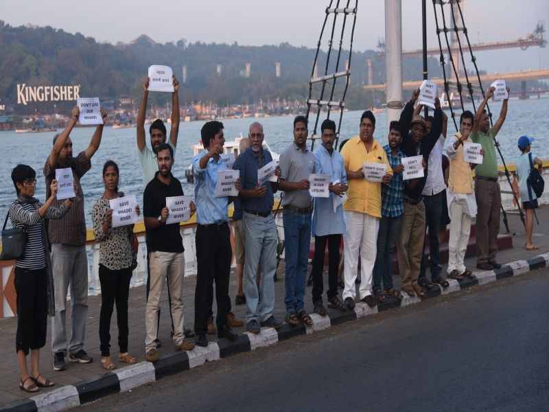 Protest for Mhadai river water | म्हादईप्रश्नी गोव्यात सरकारविरुद्ध निदर्शने, विविध पक्षीय कार्यकर्त्यांसह सामाजिक संस्थांचा सहभाग