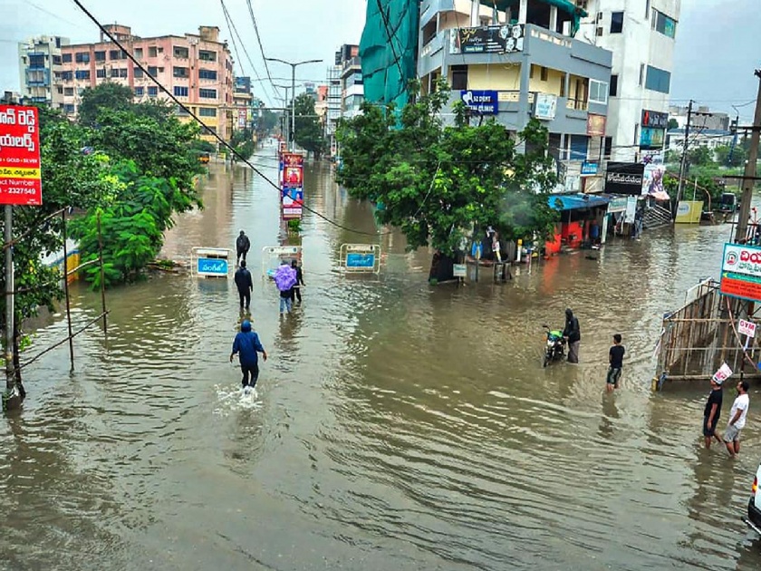 Cyclone Michaung has hit four districts including the coastal city of Chennai in Tamil Nadu | ‘मिचाँग’चा धुमाकूळ ! महानगरांना चक्रीवादळाचा तडाखा किंवा अतिवृष्टी परवडणारी नाही