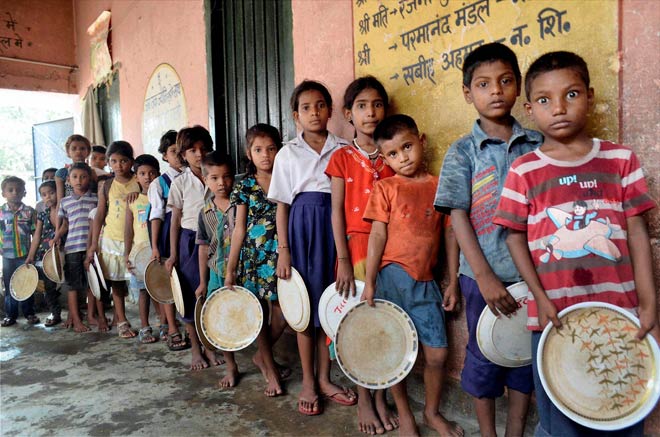 Shindewahi taluka of Chandrapur district has stopped school nutrition since one month | चंद्रपूर जिल्ह्यातील शिंदेवाही तालुक्यात एक महिन्यापासून शालेय पोषण आहार बंद