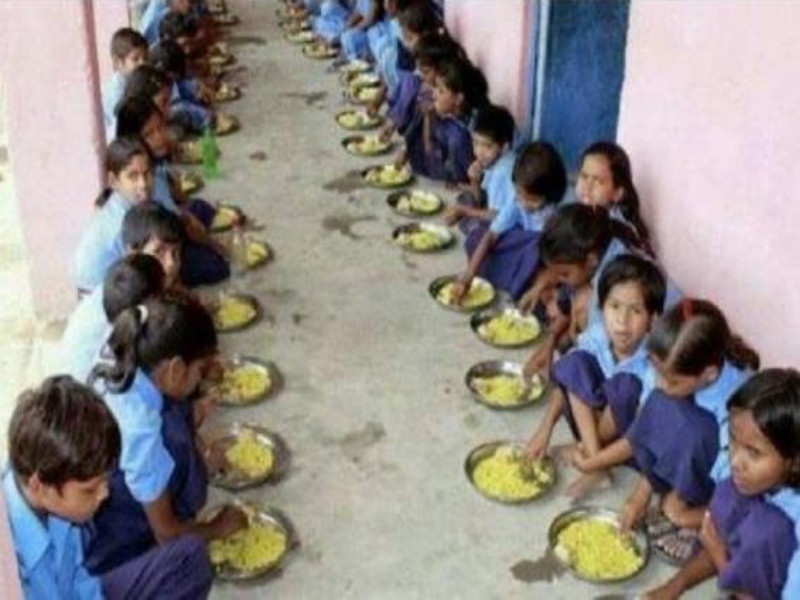 children not getting food due to lack of funds | निधीटंचाईने हिरावला गेला चिमुकल्यांचा घास