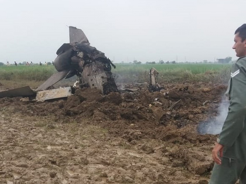 MiG 21 Trainer aircraft of the IAF crashed in Gwalior | हवाई दलाचे मिग-21 विमान ग्वाल्हेरमध्ये कोसळले 
