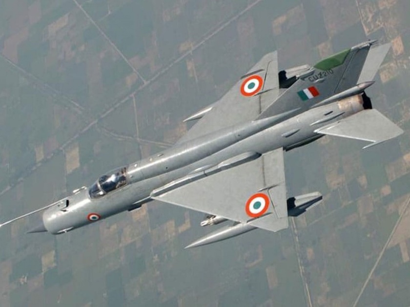 IAF MiG 21 Bison jet crashes in Rajasthans Suratgarh pilot ejects safely | BREAKING: हवाई दलाचं मिग-२१ विमान राजस्थानात कोसळलं; सुदैवानं वैमानिक सुखरुप
