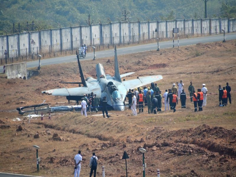 Fake Goa plane stuck! | फसी गोवाचेही विमान अडकले!