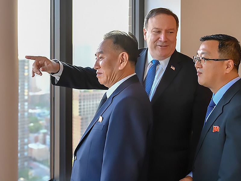 Top North Korean official meets Mike Pompeo in New York | उत्तर कोरियाच्या उच्चपदस्थ अधिकाऱ्यांनी घेतली माईक पोम्पेओ यांची भेट