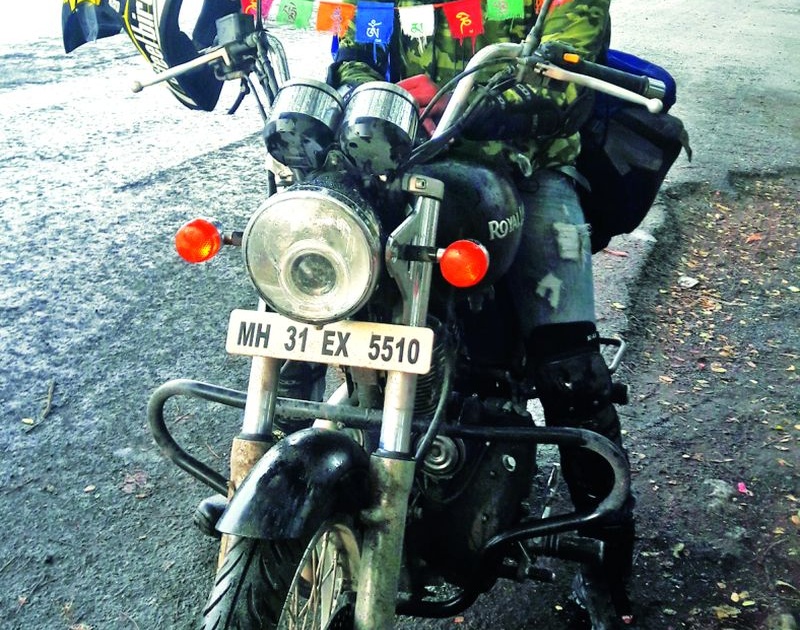 Milind Meshram traveling from Nagpur to Shivneri by two wheeler! | छत्रपती शिवरायांचा असाही एक मावळा! नागपूर ते शिवनेरी दुचाकी प्रवास करतोय मिलिंद!