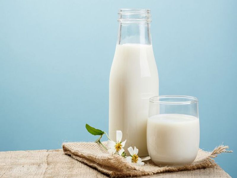 One should not drink raw milk it leads to many harmful diseases and conditions | तुम्ही कच्चं दूध पिता का?; वेळीच सावध व्हा...