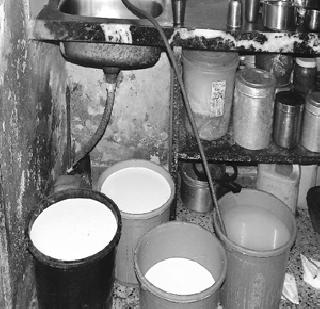 Action at Durgeshwar Milk Collection Center in Kokale in case of adulteration | भेसळ प्रकरणी कोकळे येथील दर्गेश्वर दूध संकलन केंद्रावर कारवाई