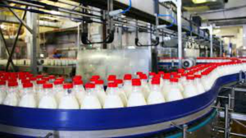 Problems with private firms giving milk price hike | दूध दरवाढ देणे खासगी संस्थांसाठी अडचणीचे ठरणार