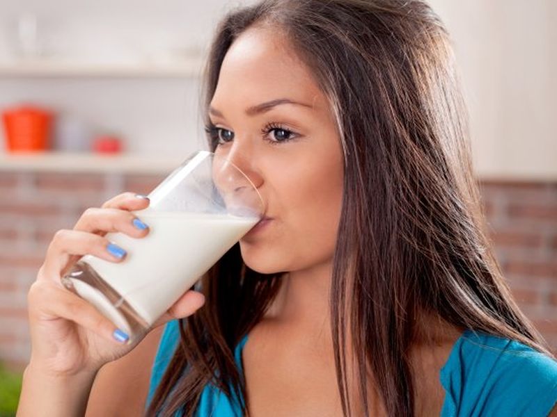 What is the right time to drink milk do you know? | चांगल्या आरोग्यासाठी दूध पिण्याची योग्य वेळ कोणती?