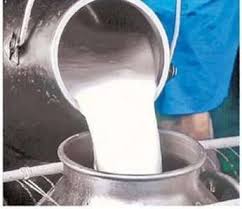 Cow milk prices rise by Rs 2 per liter | गाईच्या दूध विक्री दरात आजपासून लिटरला दोन रुपयांची वाढ