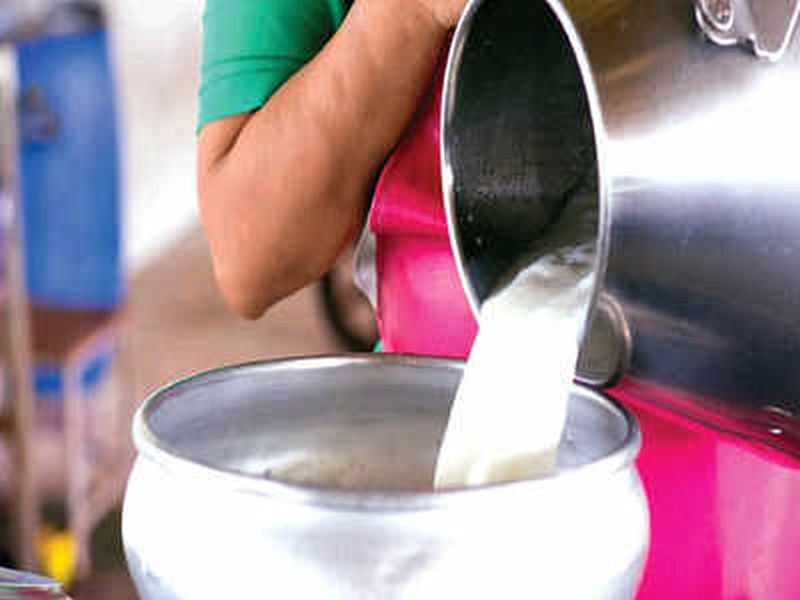 Government increase in milk price by only one rupee! | दुधाच्या शासकीय दरात केवळ एक रुपयाने वाढ !