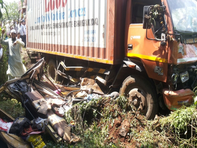 Fatal accidents on the Mumbai-Goa highway; Five killed, 7 seriously injured | मुंबई-गोवा महामार्गावर भीषण अपघात; पाच जणांचा मृत्यू, 7 गंभीर जखमी