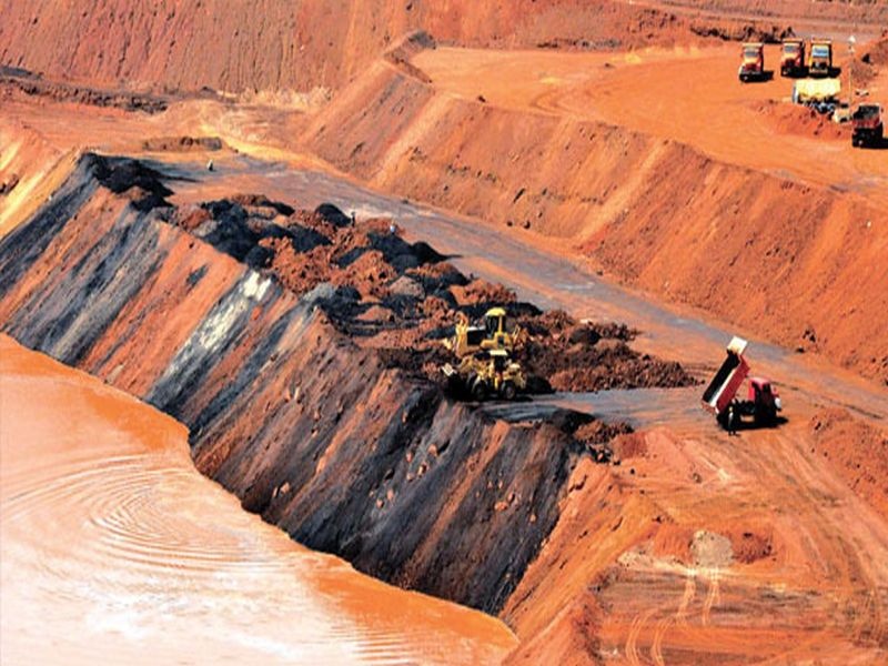 E-auction of 5 lakh tonnes of iron ore on lease areas, ports, jets in Goa today | गोव्यात लीज क्षेत्रे, बंदर, जेटींवर असलेल्या 50 लाख टन लोह खनिजाचा ई लिलाव आज 
