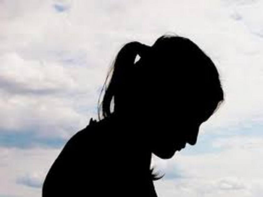 Annoying! Suicide of a minor girl due to harassment in Sengaon | संतापजनक! शाळेत जाताना दोघेजण काढायचे छेड; हतबल अल्पवयीन मुलीने स्वतःला संपवले