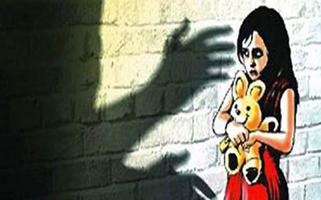 death penalty for raping children up to 12 yrs | 12 वर्षांखालील मुलीवर बलात्कार करणाऱ्यास फाशी, केंद्र सरकारचा महत्त्वपूर्ण निर्णय