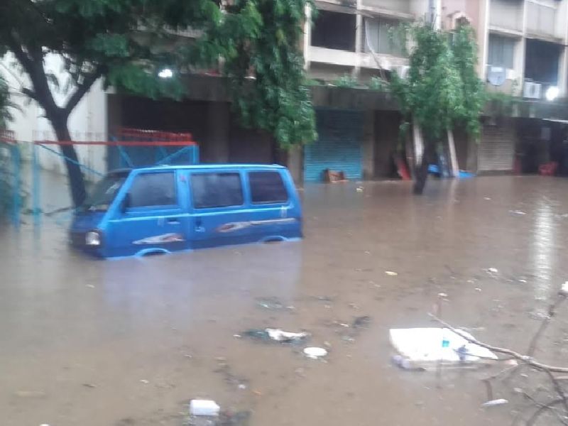 Rain latest Update: heavy rain in Mira Bhaindar, water squeezed | Rain Live Update: मिरा भाईंदरला मुसळधार पावसाचा तडाखा, ठिकठिकाणी साचले पाणी