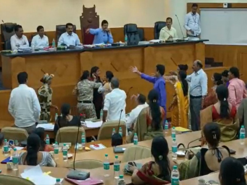 BJP corporators face-to-face in Mira Bhayander Municipal Corporation's general body meeting, using obscene language | Mira Bhayander: मीरा भाईंदर मनपाच्या महासभेत भाजपा नगरसेविका आमने-सामने, अर्वाच्च अपशब्द वापरत गोंधळ