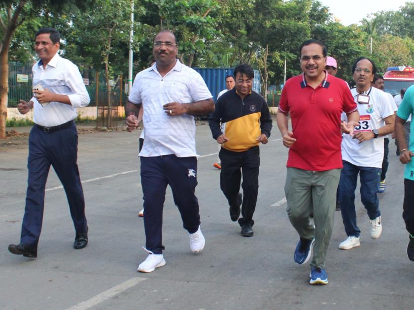 Strong response from senior citizens in Mira Bhayander Municipal Marathon | मीरा भाईंदर महापालिकेच्या मॅरेथॉनमध्ये ज्येष्ठ नागरिकांचा जोरदार प्रतिसाद
