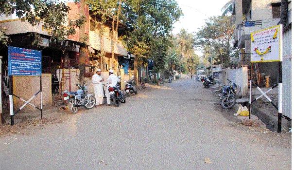  Congress-BJP gets involved in road construction ... Sangli Sanjay Nagar: Government and municipal funds | काँग्रेस-भाजपत रस्ते कामावरून जुंपली... सांगली संजयनगरातील प्रकार : शासन व महापालिकेचाही निधी
