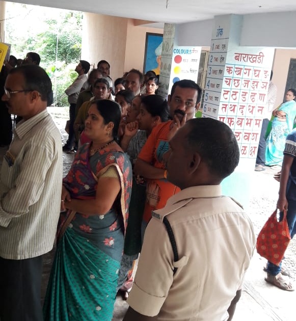 Sangli Municipal Election: Voters disappear by voting for three candidates | Sangli Election तीनच उमेदवारांना मतदान करून मतदार गायब, मिरजेत प्रभाग चारमध्ये घटना