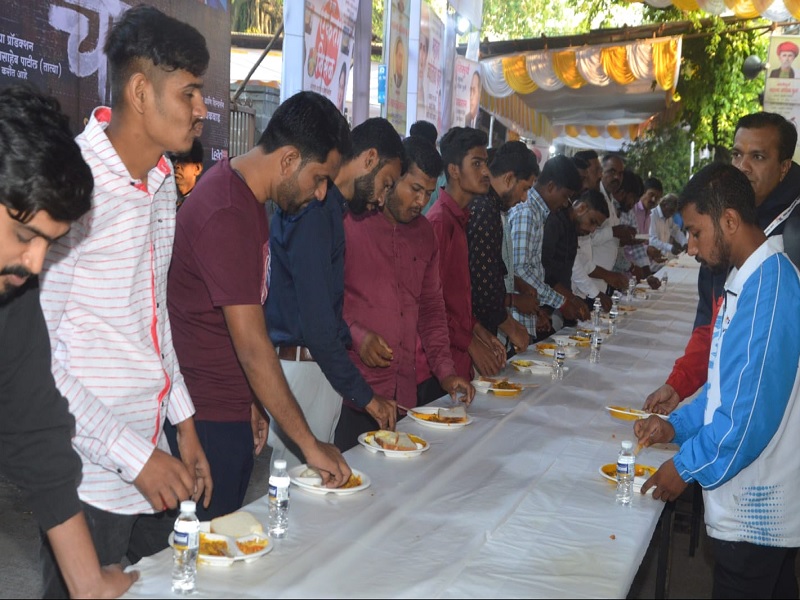 On the birth anniversary of Mahatma Jyotiba Phule, 5 thousand kg of misal was prepared with public participation | Pune | महात्मा ज्योतिबा फुले यांच्या जयंतीदिनी लोकसहभागातून तयार केली ५ हजार किलो मिसळ