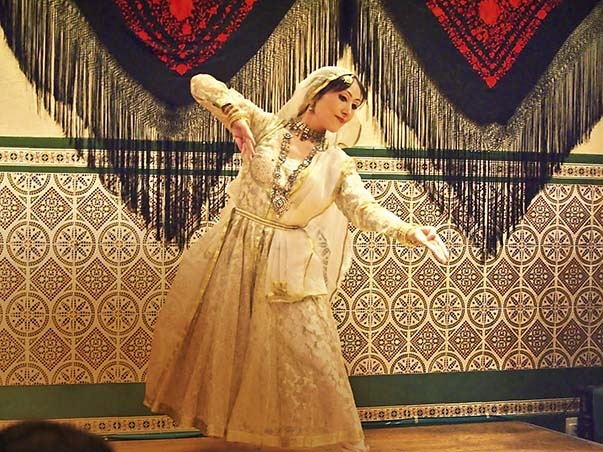 Kathak dancer Mmasako sato - In the world of exotic seekers who sacrifice their lives for elite Indian music | घुंगरू !