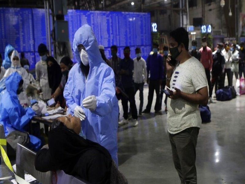 Coronavirus In Mumbai: Confusion in the number of active corona patients in Mumbai; Nearly four thousand patients showed less | Coronavirus In Mumbai: मुंबईतील सक्रिय रुग्णांच्या आकड्यात घोळ; जवळपास चार हजार रुग्ण दाखवले कमी