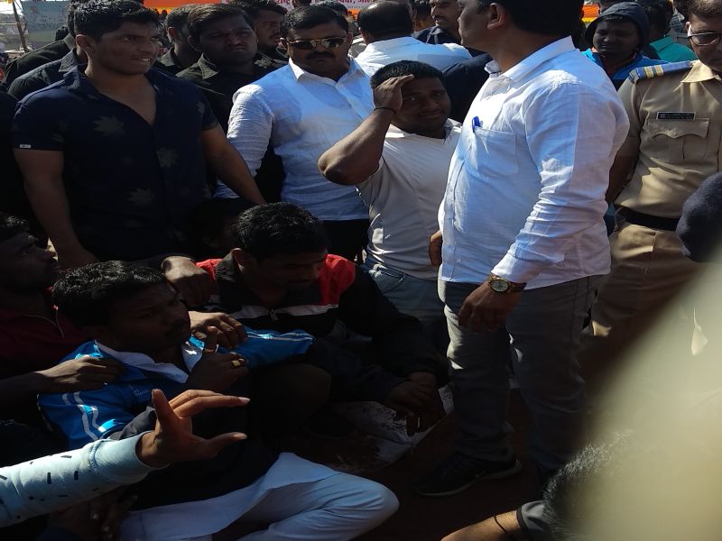 Maharashtra Kesari kusti: player's protest against Abhijeet Katke and Ganesh Jagtap match results | महाराष्ट्र केसरी कुस्ती : अभिजीत कटके-गणेश जगतापच्या निकालावर आक्षेप, खेळाडूंचा आखाड्यावर ठाण