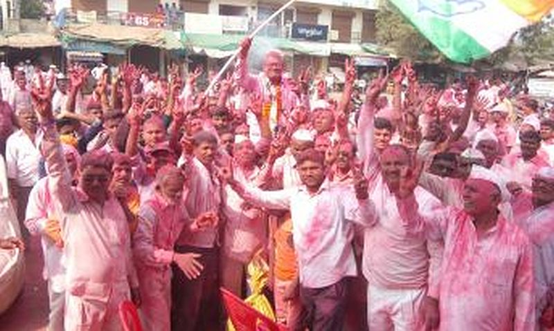  A joyous celebration of supporters to Malpur | मालपूरला समर्थकांचा आनंदोत्सव