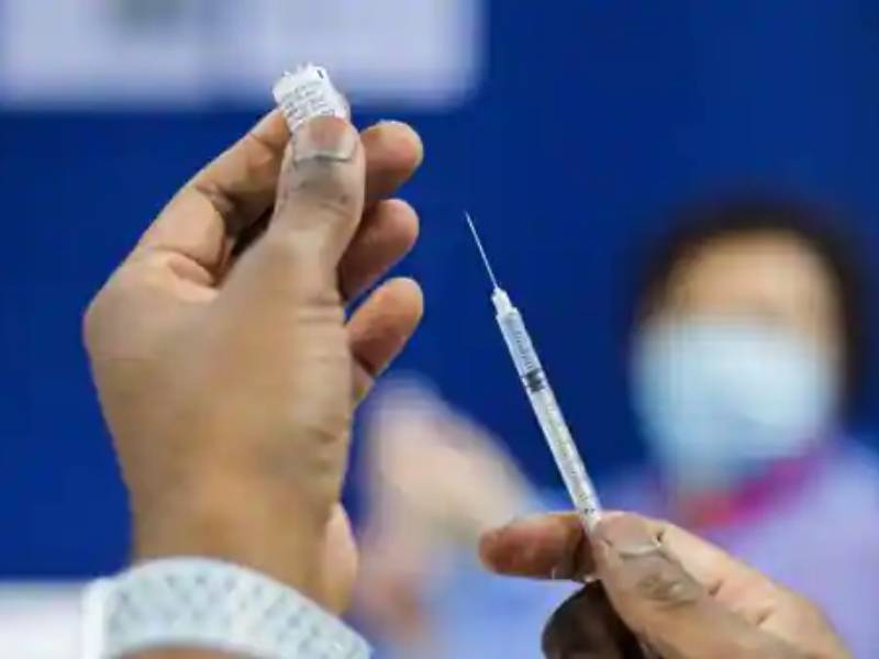 Vaccine offers 99 percent protection against death in Delta strain finds niv study | आनंदाची बातमी! कोरोना लस घेतल्यावर डेल्टा व्हेरिअंटमुळे होणाऱ्या मृत्यूपासून ९९% संरक्षण, NIV चा अहवाल