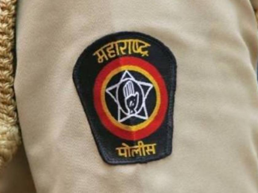 Two Andhalgaon policemen suspended after Thanedar amid stone pelting incident | दगडफेक प्रकरण भोवले; ठाणेदारापाठोपाठ आंधळगावचे दोन पोलीस निलंबित