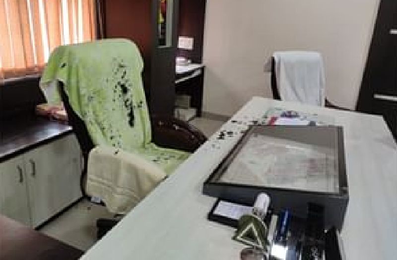 ink threw on the chair of Zilla Parishad president | अन् त्यांनी जिल्हा परिषद अध्यक्षांच्या खुर्चीवर फेकली शाई