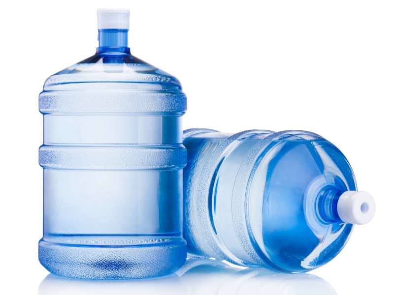Tap water in mineral water bottles | मिनरल वॉटरच्या बाटल्यात नळाचं पाणी