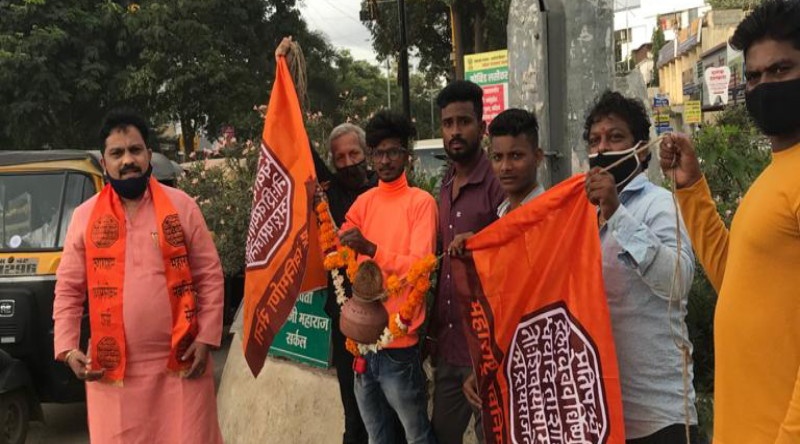 Protesting against the state government, MNS broke the symbolic Dahi Handi in Baramati | राज्य शासनाचा निषेध करत ‘मनसे’ने बारामतीत फोडली प्रतिकात्मक दहीहंडी 