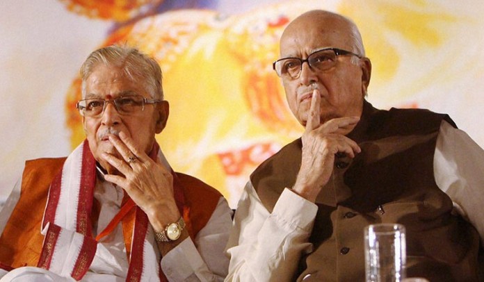 Advani, Joshi's address clear, not to become Father figure | ‘फादर फिगर’ ठरू नये म्हणून अडवाणी, जोशींचा पत्ता साफ