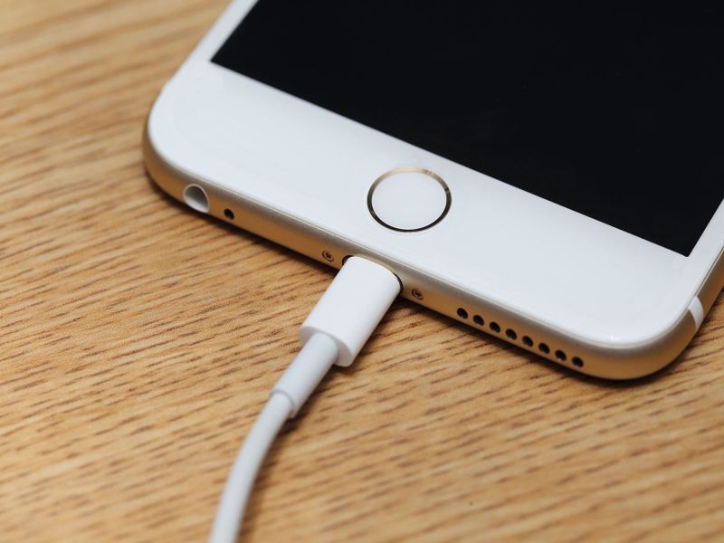How can a mobile charger is original or duplicate? | मोबाईल चार्जर ओरिजनल आहे की डुप्लिकेट कसे ओळखाल? 