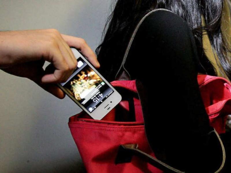 Mobile thieves in Pune city; Mobile phones of more than 13,000 citizens were stolen | पुणे शहरात मोबाईल चोरट्यांचा सुळसुळाट; तब्बल १३ हजाराहूनही अधिक नागरिकांचे मोबाईल चोरीला