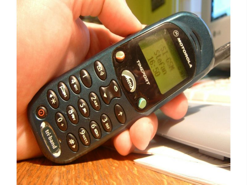 For a minute conversation need Rs 16.80 ... Who made the mobile bill cheap? | मिनिटभराच्या संभाषणासाठी 16.80 रुपये मोजावे लागायचे...मग मोबाईलचे बिल कसे स्वस्त झाले?