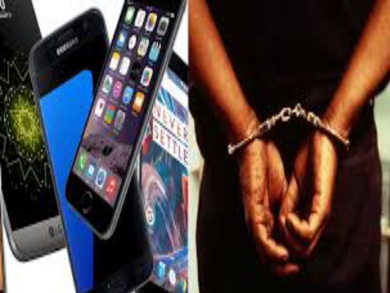 mobile thief arrested who theft in railway | हातावर फटका मारून मोबाईल चोरणारा अटकेत