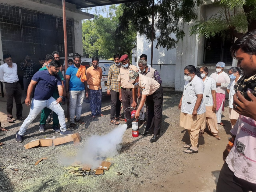 News of fire at Murtijapur Sub-District Hospital | मुर्तीजापूर उपजिल्हा रुग्णालयात आगीच्या वार्तेने खळबळ